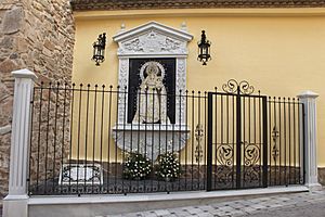 Archivo:Monumento a la Virgen del Rosario, Patrona y Alcaldesa Perpétua y Honorífica de Macael