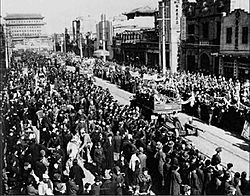 Archivo:PLA Enters Peking