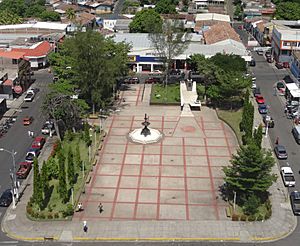 Archivo:Plaza Cívica José Simeón Cañas de Zacatecoluca