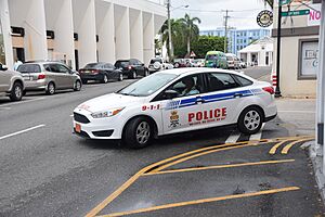 Archivo:Police car of Cayman Islands 01