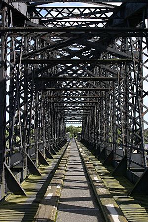 Archivo:Railway bridge over the river Spey - geograph.org.uk - 59001