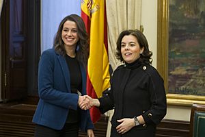 Archivo:Sáenz de Santamaría se reúne con Inés Arrimadas, portavoz de Ciudadanos en el Parlamento de Cataluña
