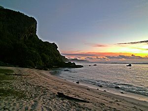 Archivo:Sunrise Pago Bay Guam (12693188715)
