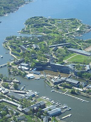 Archivo:Suomenlinna from air