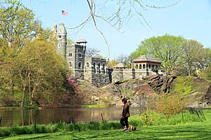 Archivo:USA-NYC-Central Park-Belvedere Castle