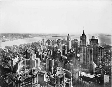 Archivo:View from Woolworth Building 1913 New York City