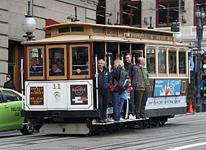 Archivo:11 Cable Car on Powell St crop, SF, CA, jjron 25.03.2012