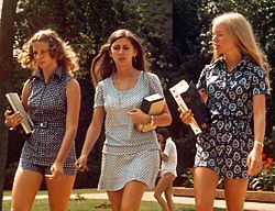 Archivo:1970sgirls