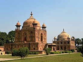 Allahabad, Khusru bagh, Nithar tomb (2) 2015-11-12.jpg