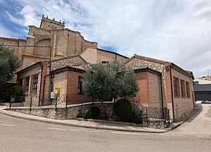 Archivo:Antiguas escuelas, Guzmán