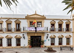 Archivo:Ayuntamiento, Chipiona, España, 2015-12-08, DD 05