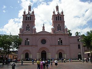 Archivo:Basilica-buga