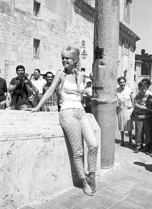 Archivo:Brigitte Bardot in Spoleto, Italy on August 11, 1961.