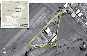 Archivo:CIA aerial view Osama bin Laden compound Abbottabad 2005