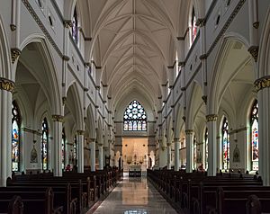 Archivo:Cathedral of Saint John the Baptist, Charleston SC, Interior view 20160704 1