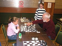 Archivo:Chess - young and old