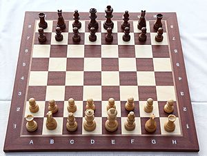 Archivo:Chess board with chess set in opening position 2012 PD 03