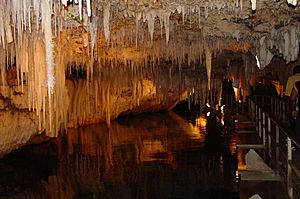 Archivo:Crystal Cave Bermuda 1