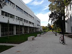 Facultad de Humanidades (UNLP) pasaje peatonal