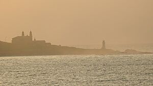 Archivo:Faro Santuario Nª Sª de la Barca Mugía