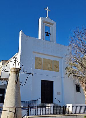 Archivo:Iglesia de San Isidro, en Fuensanta (Granada)