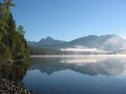 Archivo:Kintla Lake Fog