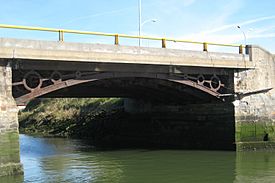 Leioa Udondo puente BI-711.jpg