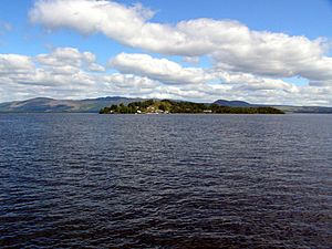Archivo:Loch Lomond Isle Inchmurrin