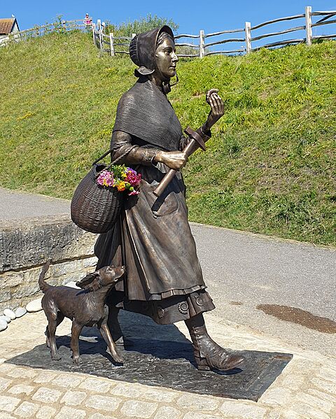 Mary Anning statue (cropped)