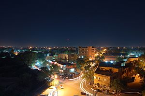 Archivo:Niamey night