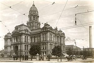 Archivo:Old Delaware County Courthouse. Razed 1960's - panoramio