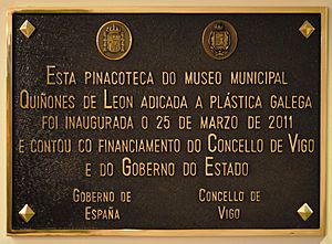 Archivo:Pinacoteca Francisco Fernández del Riego, placa