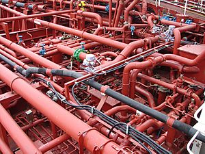 Archivo:Piping system on a chemical tanker