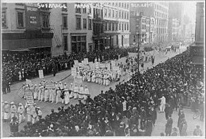 Archivo:Pre-election suffrage parade NYC