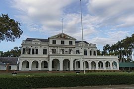 Archivo:Presidential Palace - Paramaribo (23389670390)
