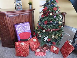 Archivo:Regalos de Navidad. Tradiciones navideñas