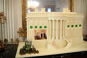 Archivo:Replica of the White House made of gingerbread and white chocolate
