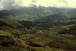 Archivo:Rio Blanco in Protección, Santa Bárbara, Honduras