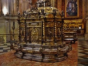 Archivo:Sagrario del retablo mayor de la catedral de Sevilla