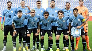 Archivo:Seleccion Uruguaya con su tradicional indumentaria