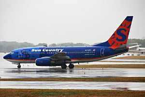 Archivo:Sun Country Airlines Boeing 737-700; N711SY@MSP;12.10.2011 624at (6301318075)