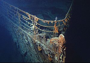 Archivo:Titanic wreck bow