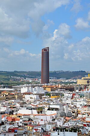 Archivo:Torre Sevilla desde Giralda (2)