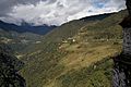 Trongsa-Dzong-158-Blick zum Yangkhil-Resort-2015-gje