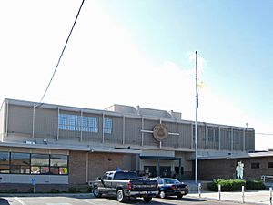 Archivo:Valencia County New Mexico Courthouse