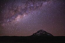 Archivo:Via láctea sobre el Sajama