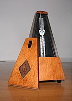 Archivo:Wooden Metronome