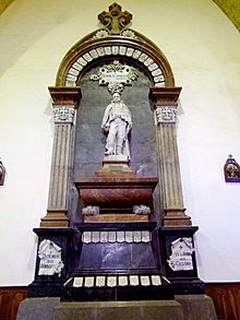 Archivo:Zegama - Iglesia de San Martín de Tours, interiores, mausoleo de Zumalacárregui