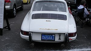 Archivo:1964 Porsche 901 rear