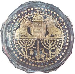 Archivo:2nd century Rome gold goblet shows Jewish ritual objects